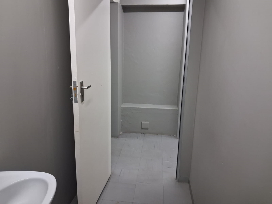 To Let Commercial Property for Rent in Quigney Eastern Cape